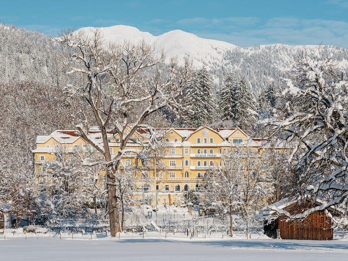 Nyentrik Sekaligus Terkaya! Sultan Mah Bebas!
