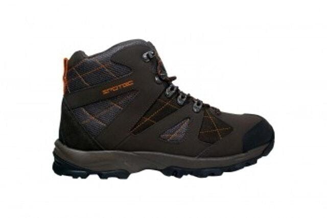 10 Rekomendasi Sepatu Gunung Terbaik