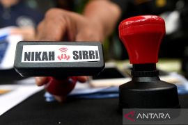 Hukum menikah siri tanpa sepengetahuan istri pertama, sah?