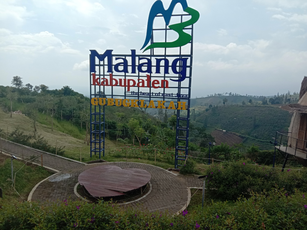 Bukit Teletubbies, Tempat Wisata Paling Dirindukan Saat Pulang Mudik!