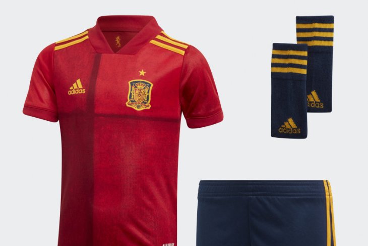Spain_Home_Mini_Kit_Red_FI6240_01_laydown.jpg