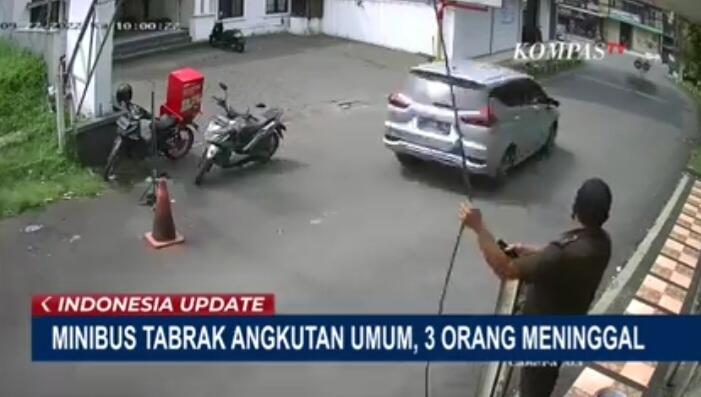 Tabrakan Maut, Supirnya Usia Lanjut, Bukti Pentingnya Update Point SIM Baru?