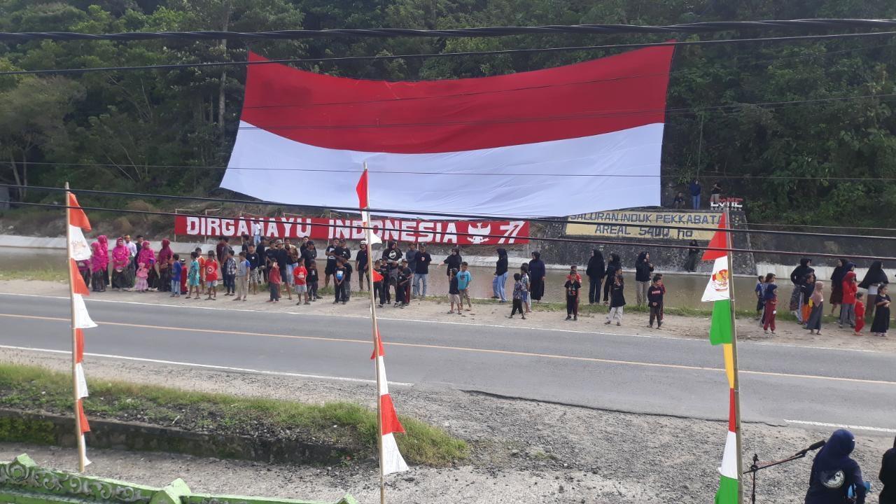 17 Agustus. Bendera Raksasa Terbentang Cantik Di Dusun Ini.!