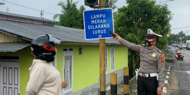 Kenapa Sih, Mak-Emak Suka Sein Kanan Tapi Belok Kiri?