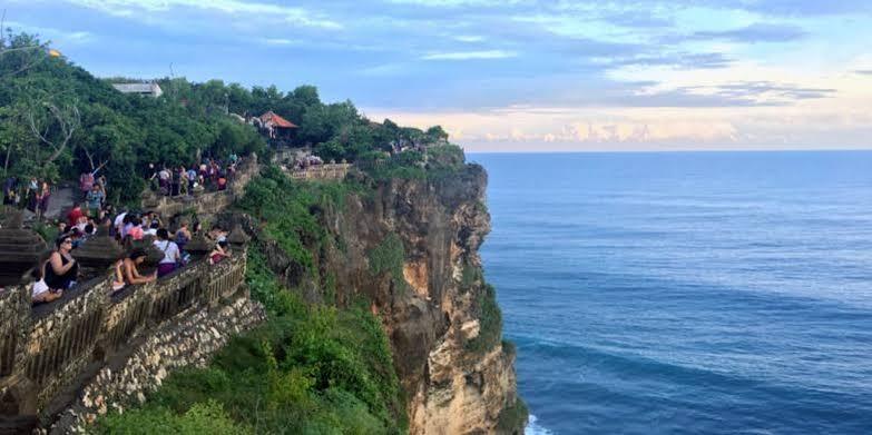 Tarian Bali Di Uluwatu, Banyak Yang Suka! 