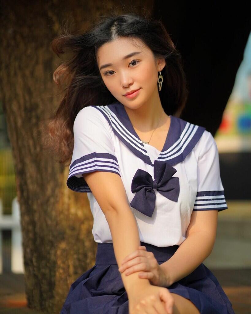 Pose Cantik Livy Renata, BA Alter Ego