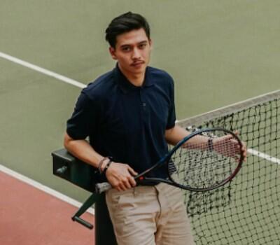 10 Merk Kaos Hitam Polos Terbaik