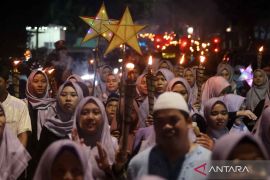 Lafal takbiran Idul Fitri, lengkap dengan teks Arab, latin & artinya