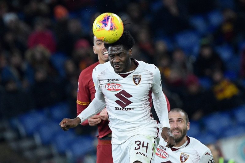 Everton & West Ham mengincar Ola Aina