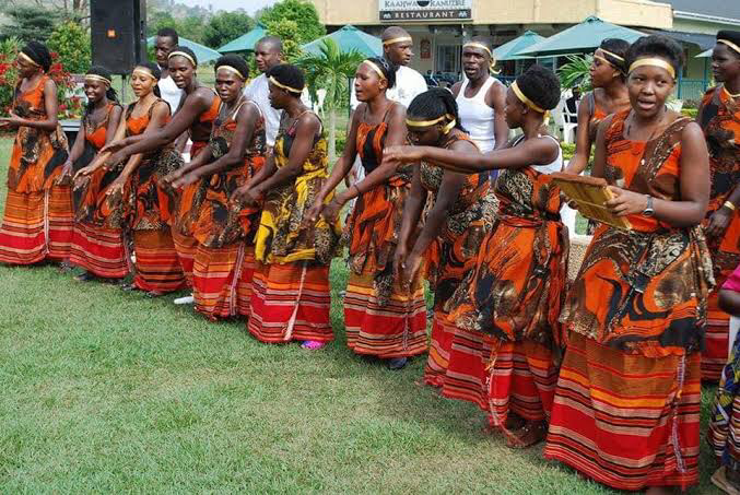 Macam-Macam Tradisi Aneh di Afrika