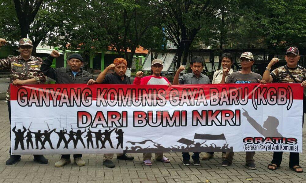 "KATAKAN ORA PADA KOMUNIS"