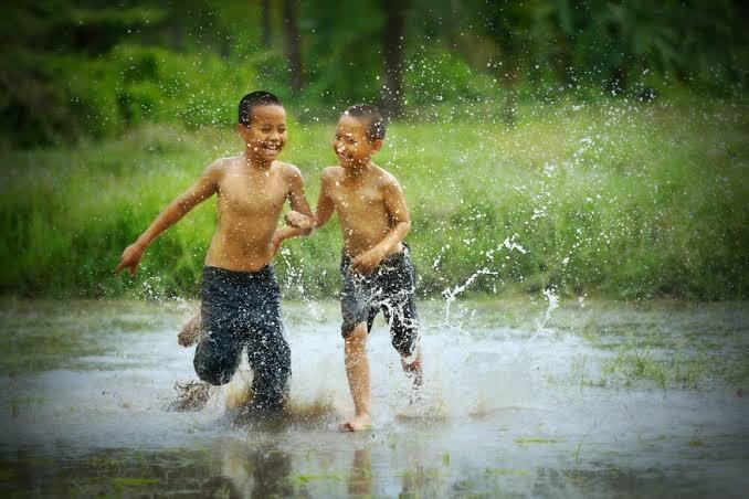 Kesederhanaan Kebahagiaan Masa Kecil