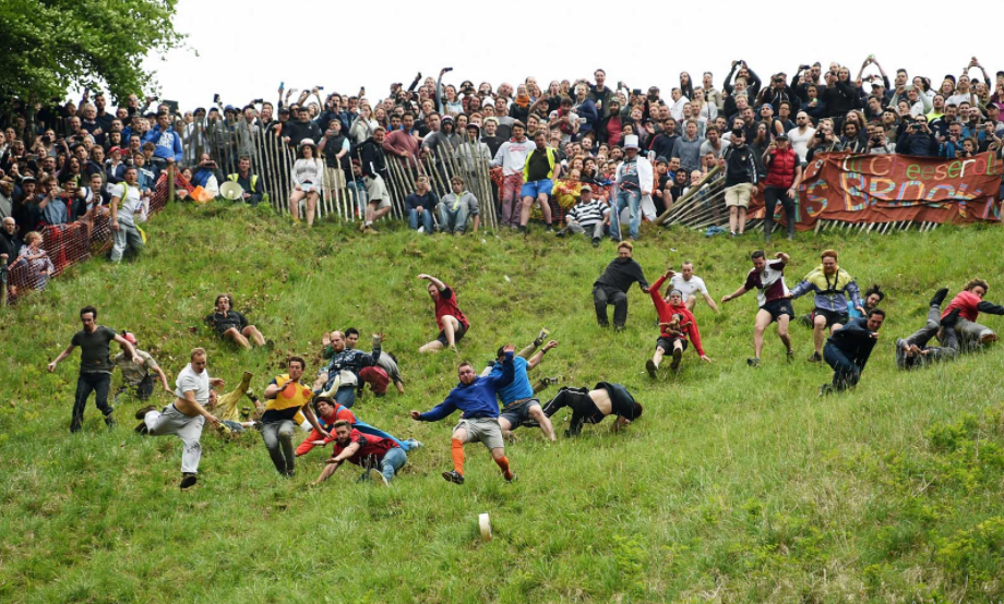 "Gloucester Rolling-Cheese Run", Mengejar Keju Sampe Patah Tulang