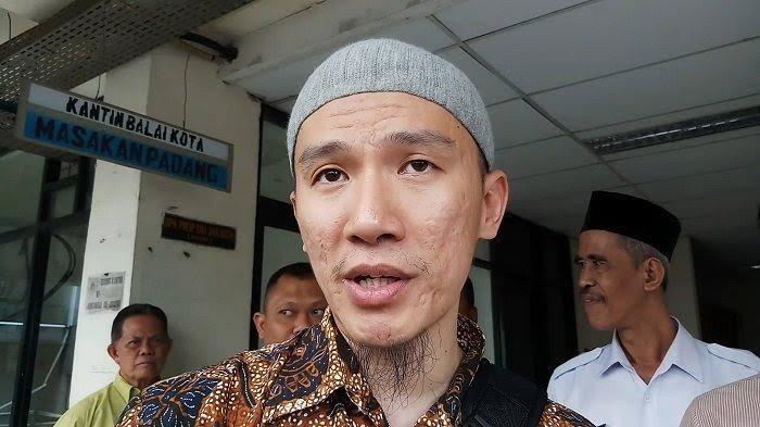 10 Ustadz Terbaik Di Indonesia