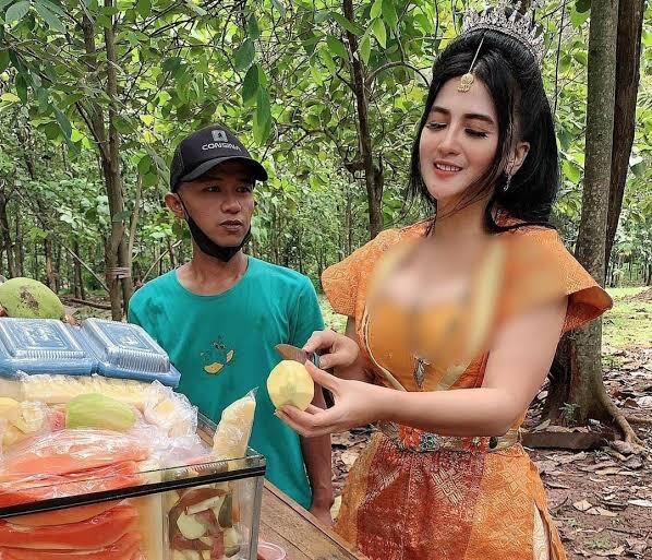 Diana Dee Starlight, Tampil Seksi Tapi Tak Laku Di Televisi? 