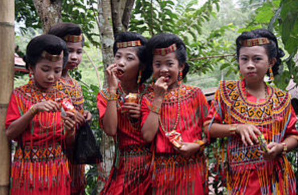 4 Suku Terunik Di Indonesia 