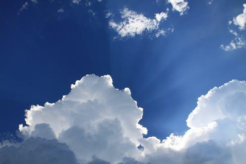 Kok Langit Berwarna Biru?