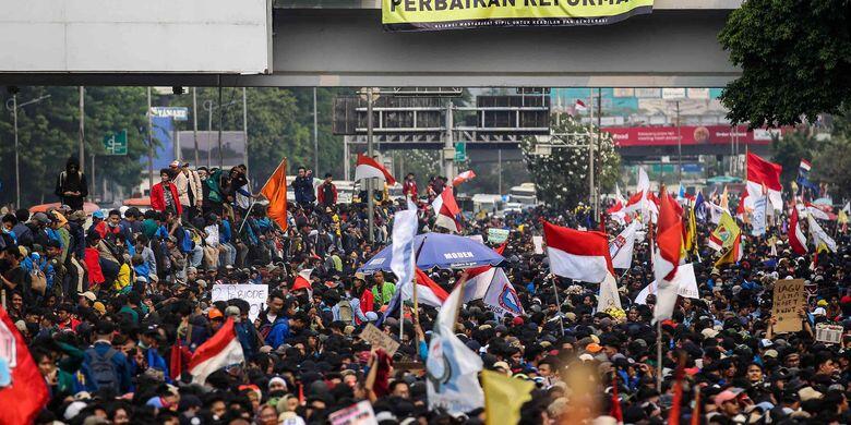 Gejolak Agama, Musuh Besar Sayap Kiri