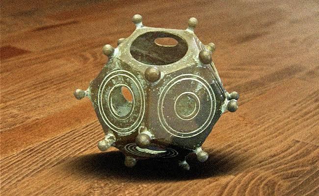 Mengungkap Misteri Roman Dodecahedron
