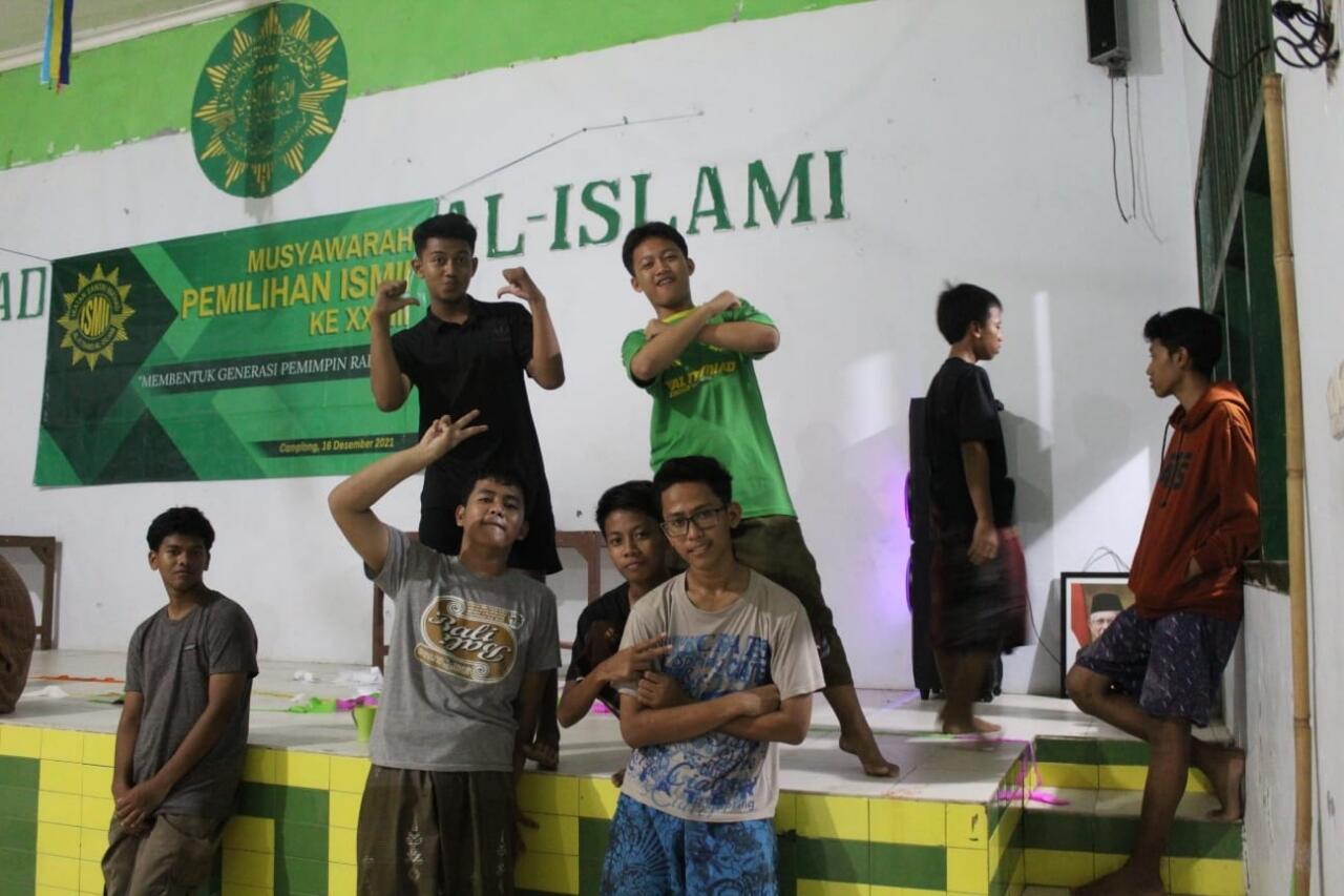 5 Macam Pose Narsis Ala Muda-mudi, Kamu yg Mana? 