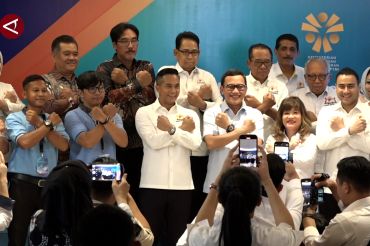 Menteri P2MI & Kadin lepas 5 ribu PMI ke 8 negara