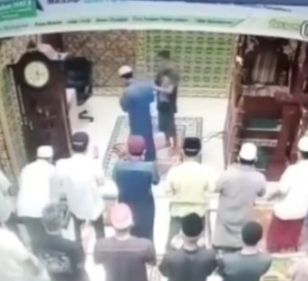 Imam sholat subuh dipekanbaru ditampar OTD