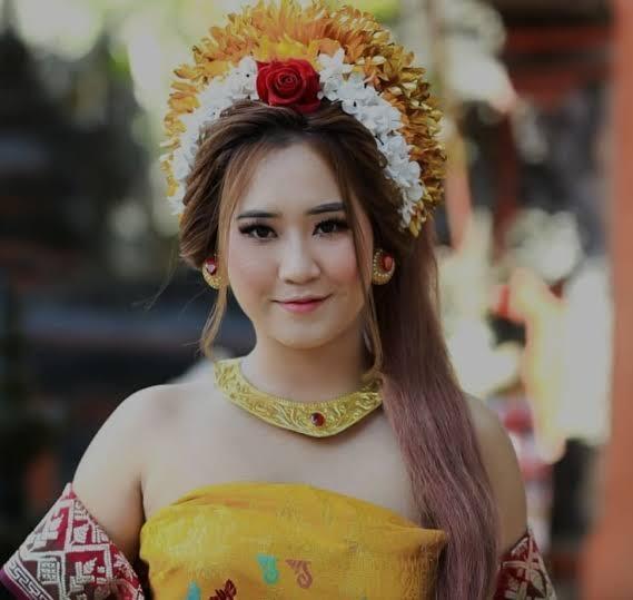 Intan Aninda,Youtuber Cantik Yang Sering Eksplore Alam Liar!