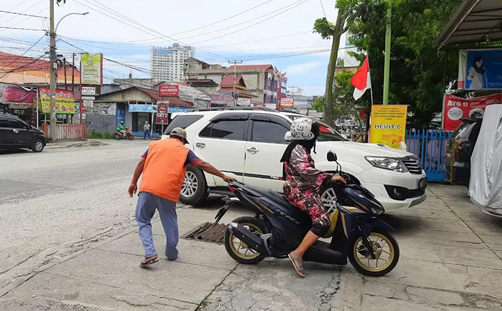 Suka Duka Bertemu Kang Parkir