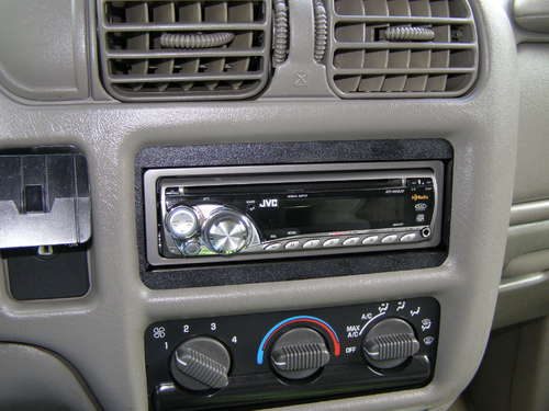 fake-car-stereo-diy-2.jpg