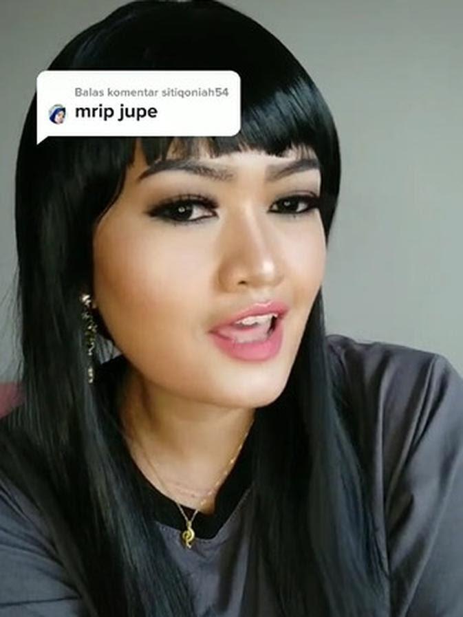 Viral! Wanita Ini Mirip Banget Mendiang Julia Perez!