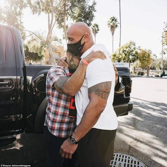 Wow, Orang Ini Menerima "Karma" via Dwayne Johnson!