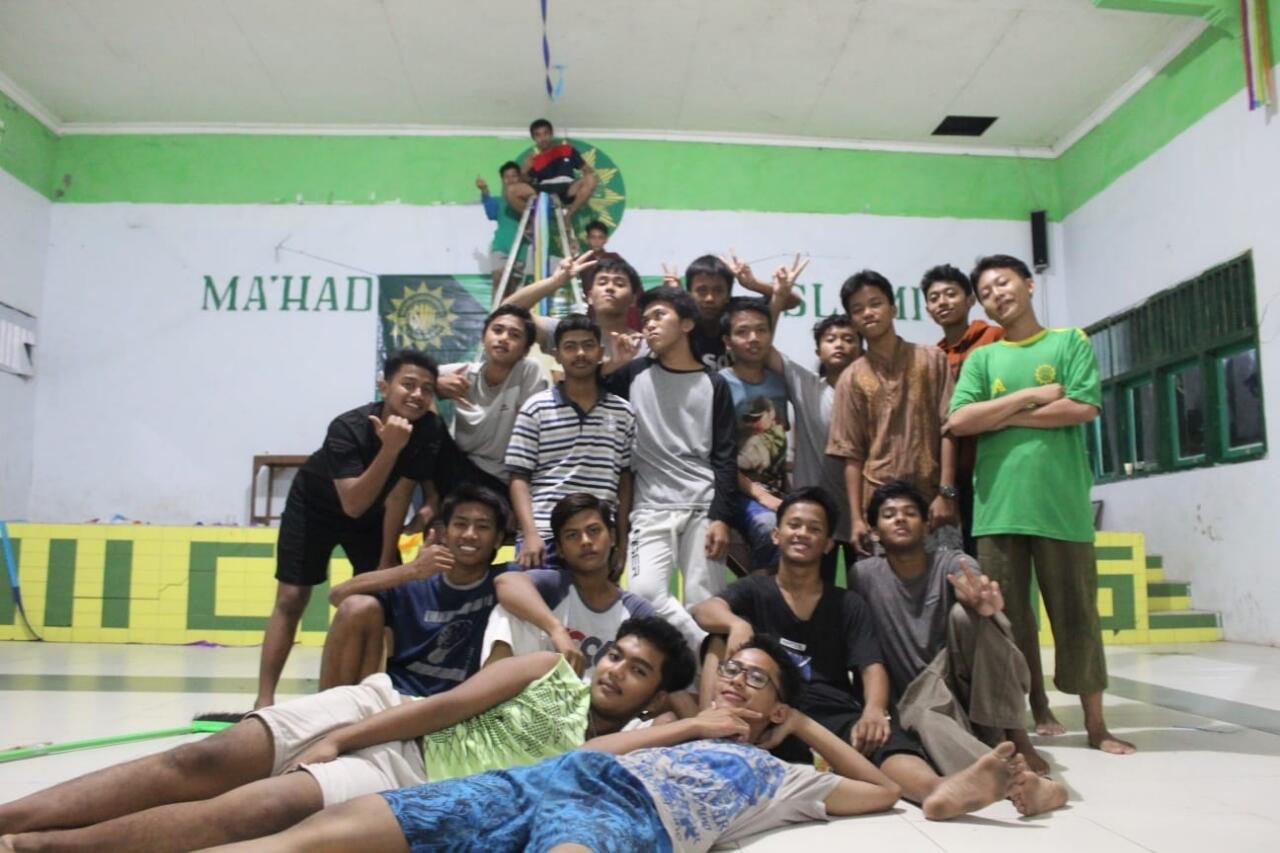 5 Macam Pose Narsis Ala Muda-mudi, Kamu yg Mana? 