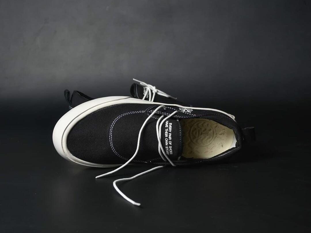 Racun Tren Sepatu Lokal Slip On, Enak Tinggal Masukin Aja
