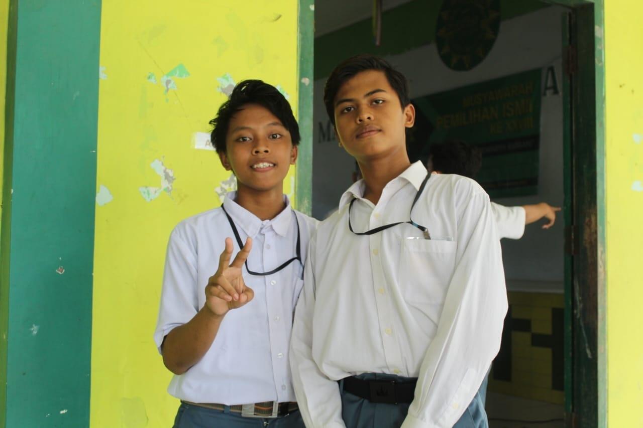 5 Macam Pose Narsis Ala Muda-mudi, Kamu yg Mana? 