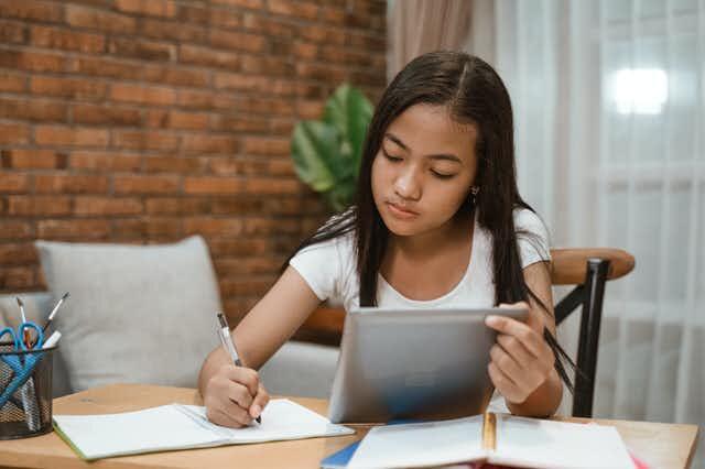 Para Siswa Belajar Daring, Orang Tua Banyak yg Pusing