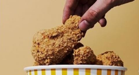 Bikin Heboh.... Isi Ayam Krispi Ini Ternyata Bukan Daging