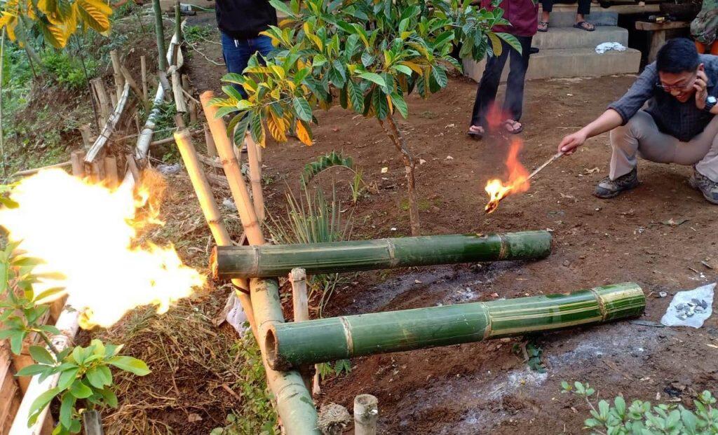 Bebeledugan Permainan Tradisional Menjelang Berbuka Puasa