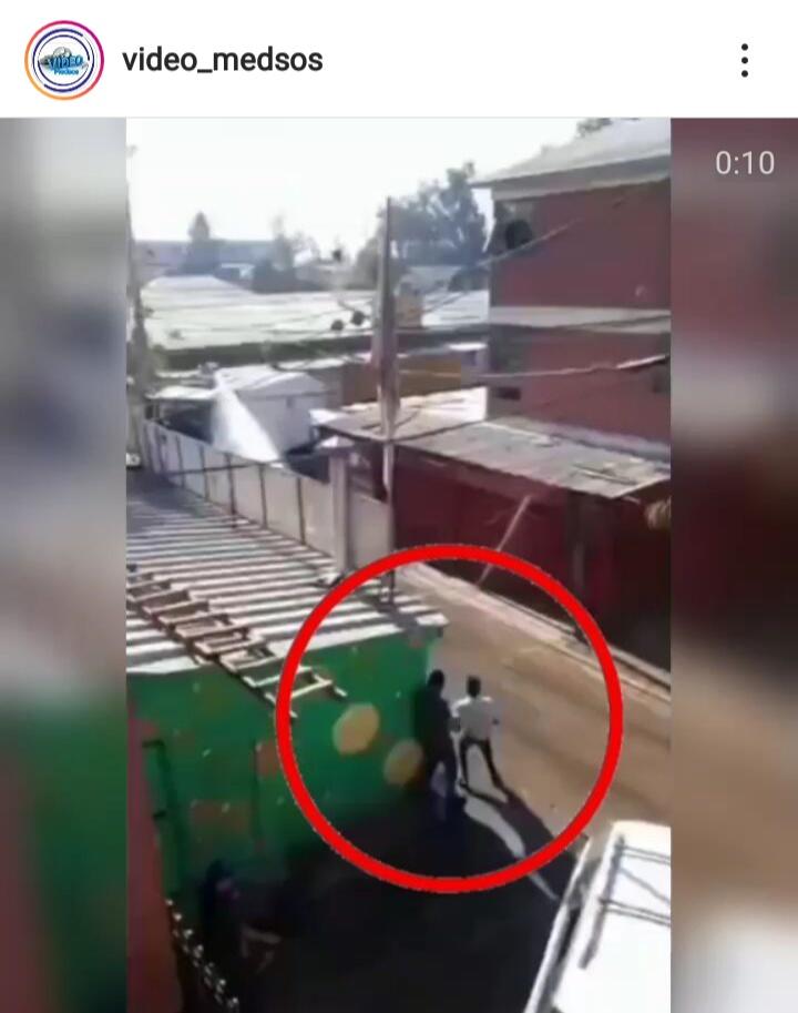 Kocak! Gara-Gara Ejek Petugas, Warga Ini Terkena Semprot Hingga Terpental! 