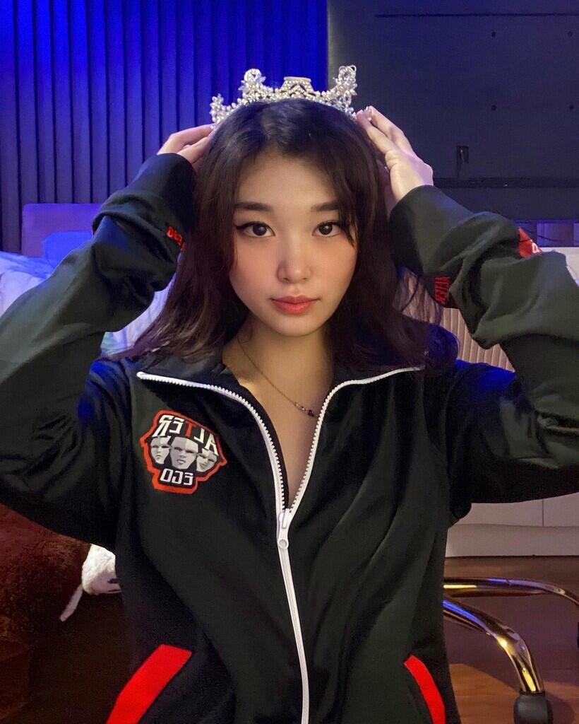 Pose Cantik Livy Renata, BA Alter Ego