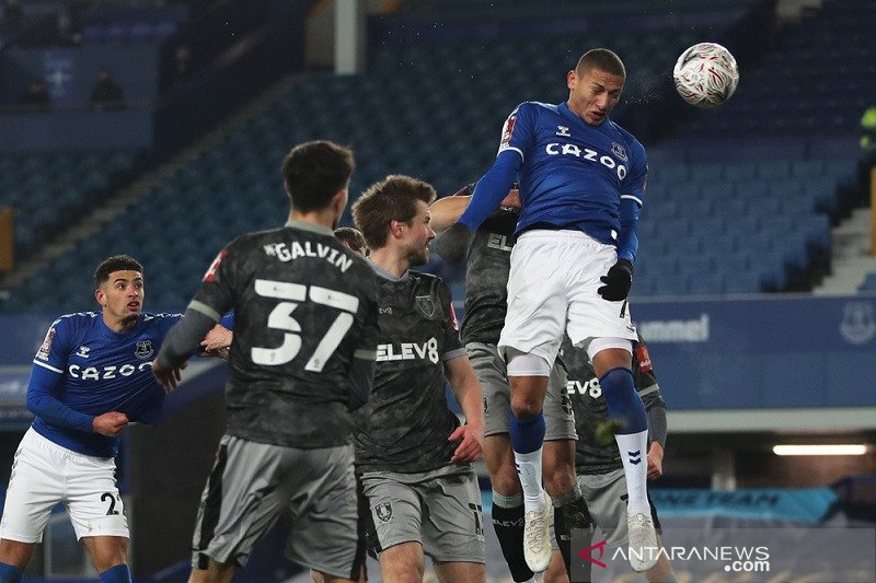 Everton melenggang mulus lewati regu strata kedua Sheffield Wednesday