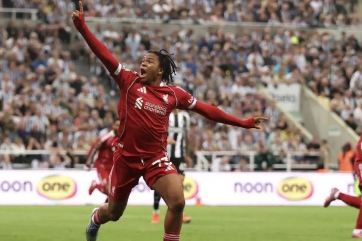 Van Dijk puji Rio Ngumoha sebagai debut impian