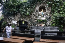 Gambar ucapan Natal & Tahun Baru 2025 menarik, dapat diunduh gratis