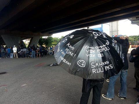 VIRAL.. AKSI PENDEMO KOCAK YUK KITA RAMEIN