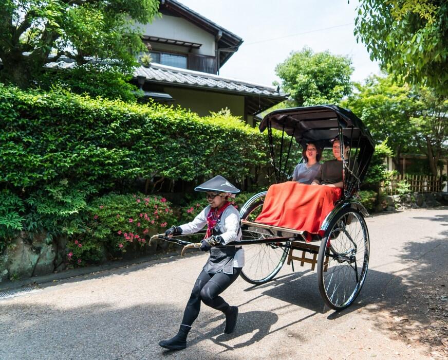 Becak Di Jepang, Unik Tapi Bikin Kasihan Supirnya!