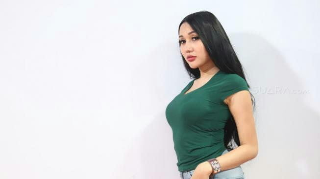 KISAH HIDUP DAN SISI LAIN LUCINTA LUNA 