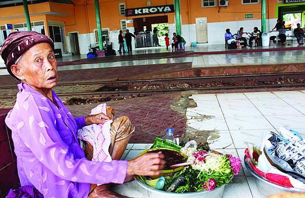 (Nostalgia) 4 Hal Pengalaman Naik Kereta Api Yang Tidak Terlupakan 