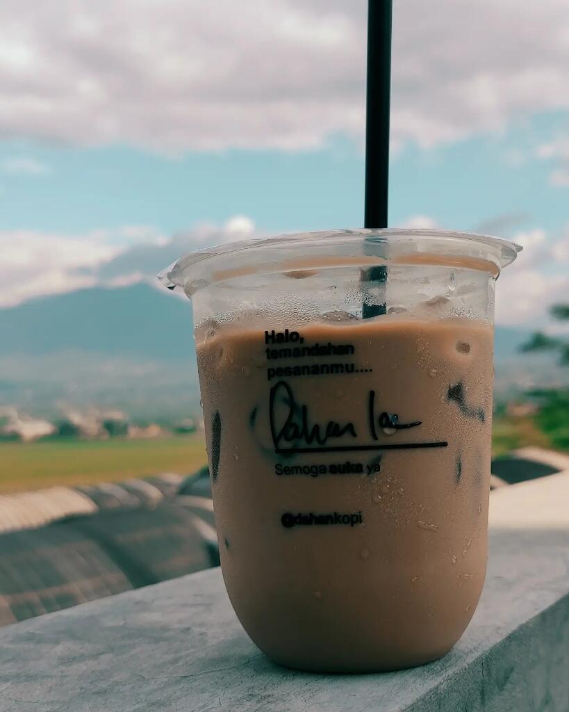 Mencoba Menjadi Teman di Dahan Kopi