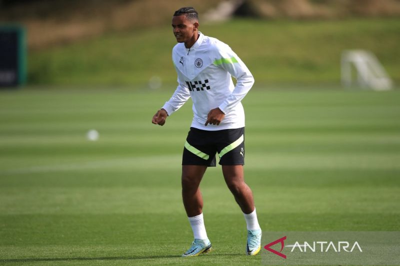 Guardiola puas dengan penampilan Manuel Akanji