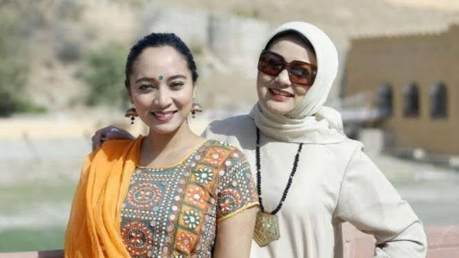 Guru Cantik Ini Ternyata Selebrities, Wah Keren Sih!