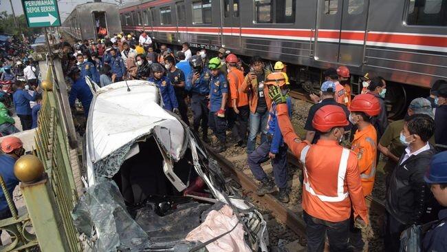 Hati-Hati Melewati Rel Kereta Api, Ada Setan Budegnya Gan!